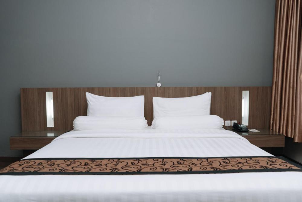 Anugrah Hotel Sukabumi Exterior photo