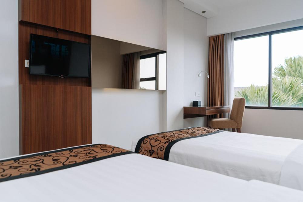 Anugrah Hotel Sukabumi Exterior photo